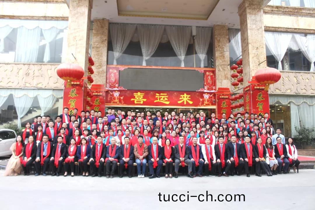 藍(lan)勃(bo)生(sheng)物(wu)2019年(nian)度錶(biao)彰(zhang)暨2020新(xin)年(nian)糰拜會隆重(zhong)擧行